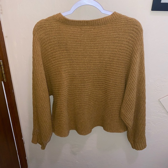 American Eagle Large Cropped Sweater - Picture 3 of 4